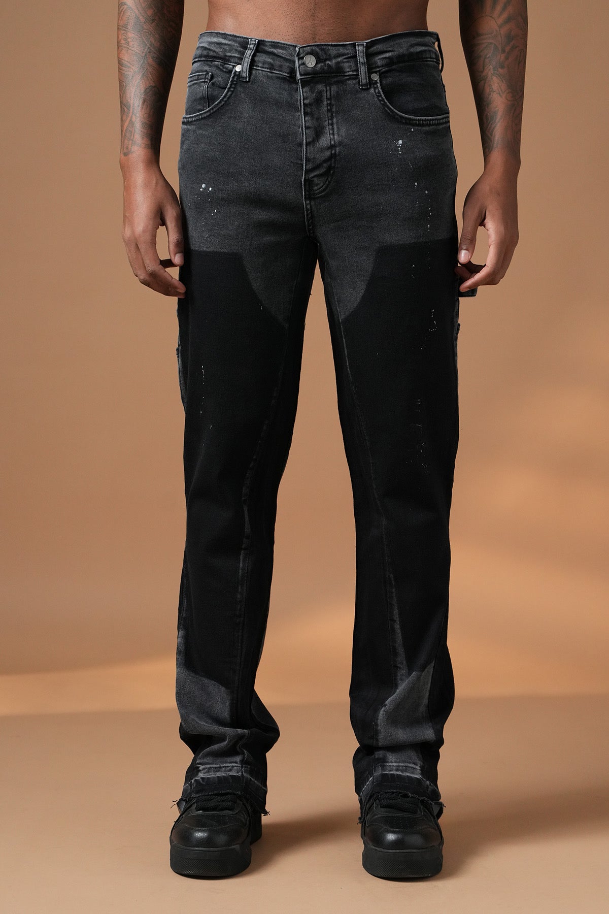 Flaired Black Denim Farbflecke
