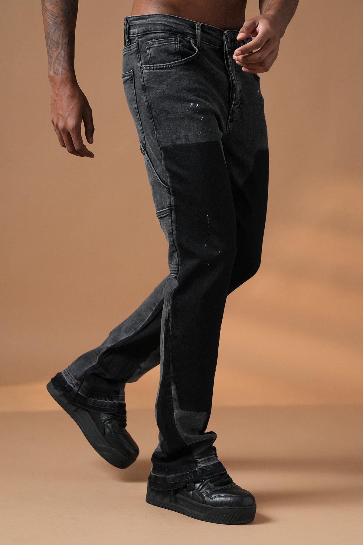 Flaired Black Denim Farbflecke
