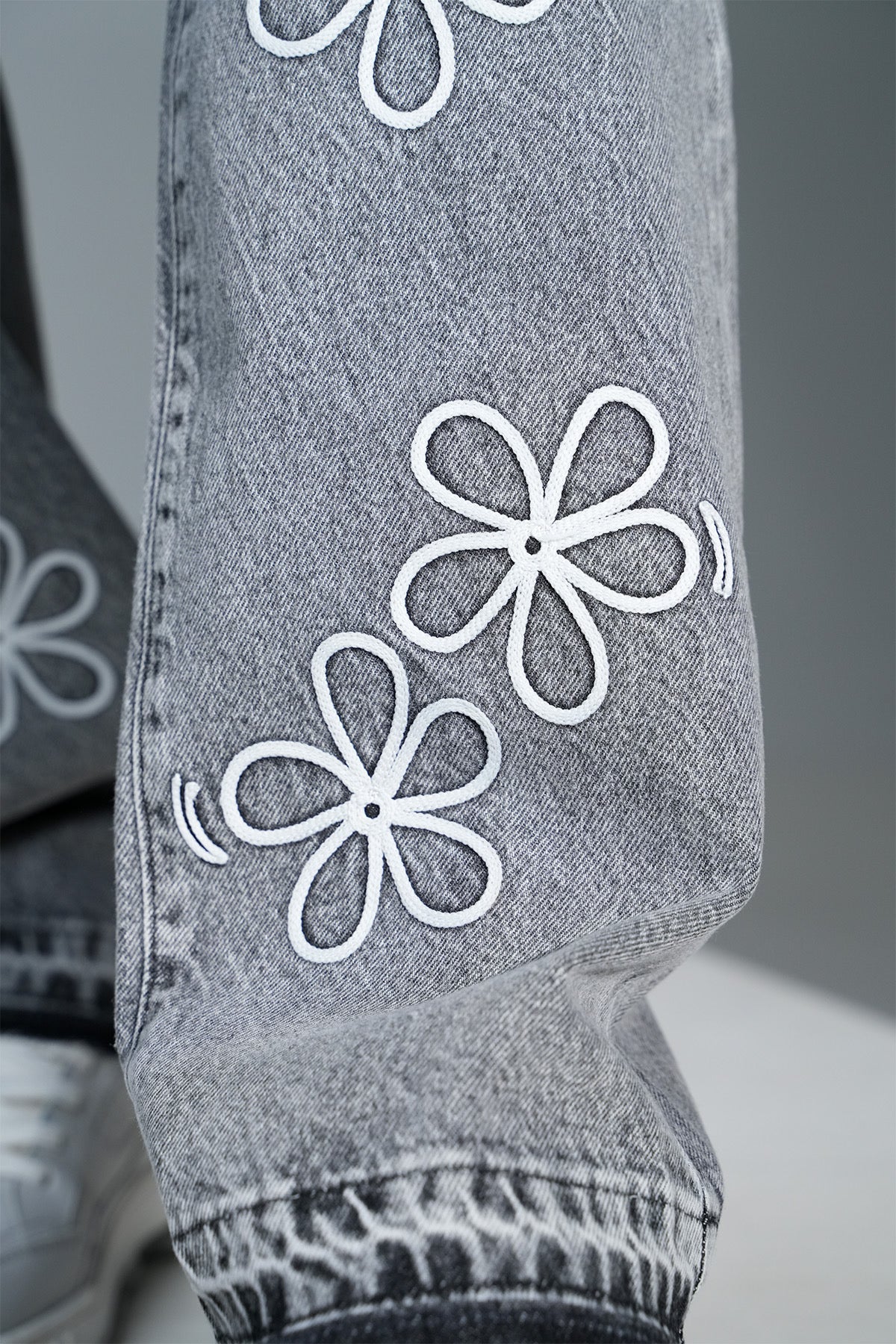 Flower Denim Jeans Grey
